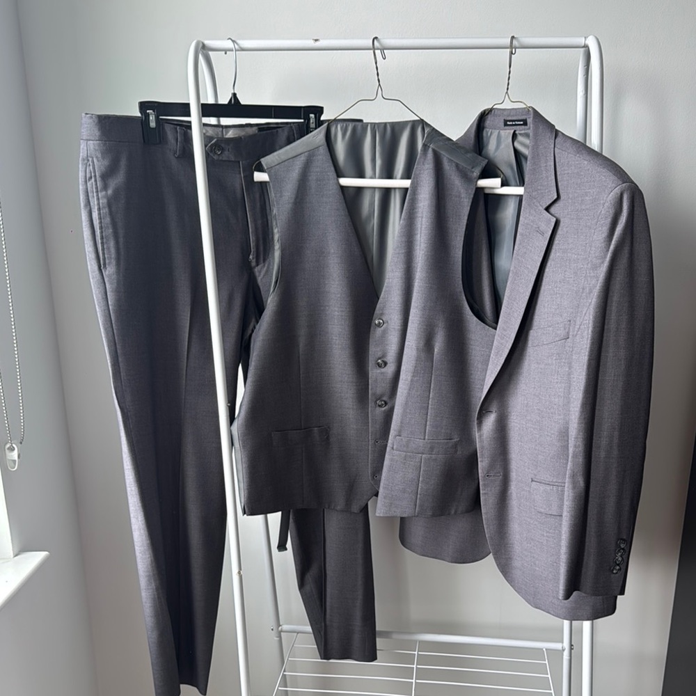 Elegant Charcoal Men's Suit Set